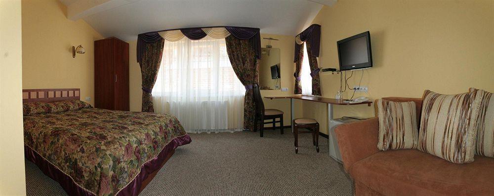 Hotel Leotel Lemberg Zimmer foto