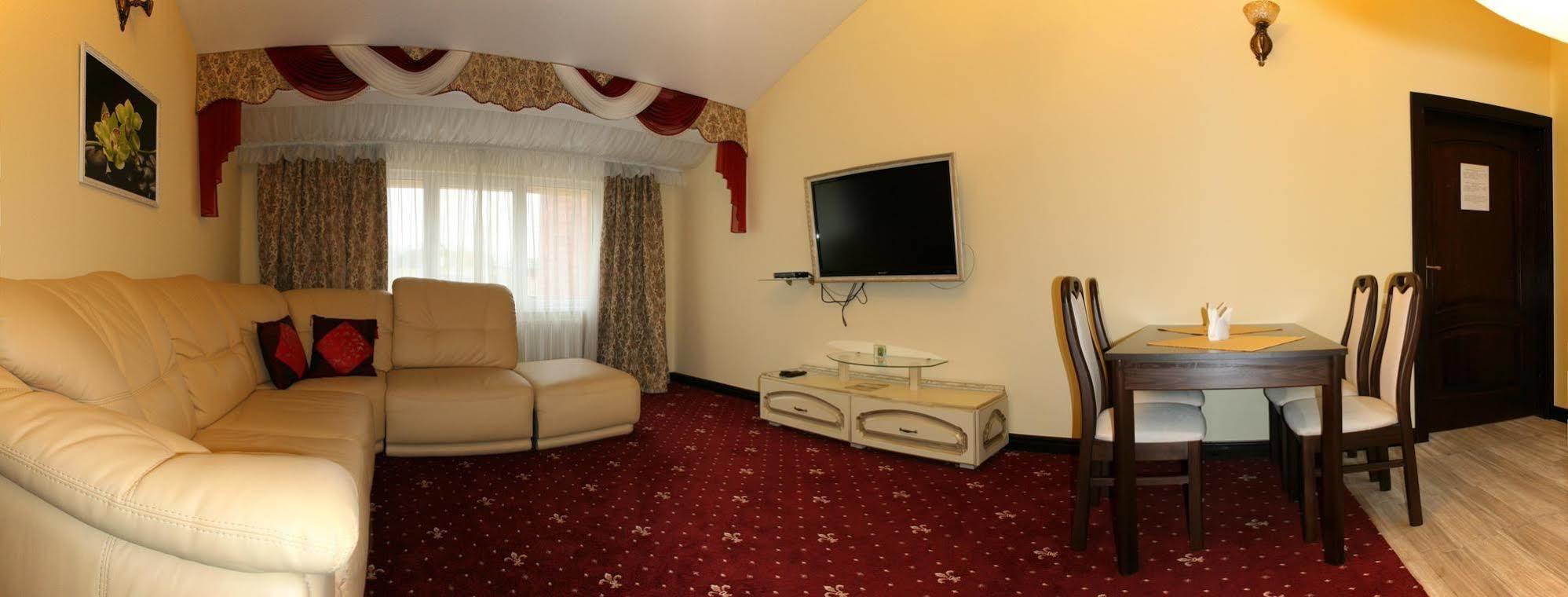 Hotel Leotel Lemberg Zimmer foto