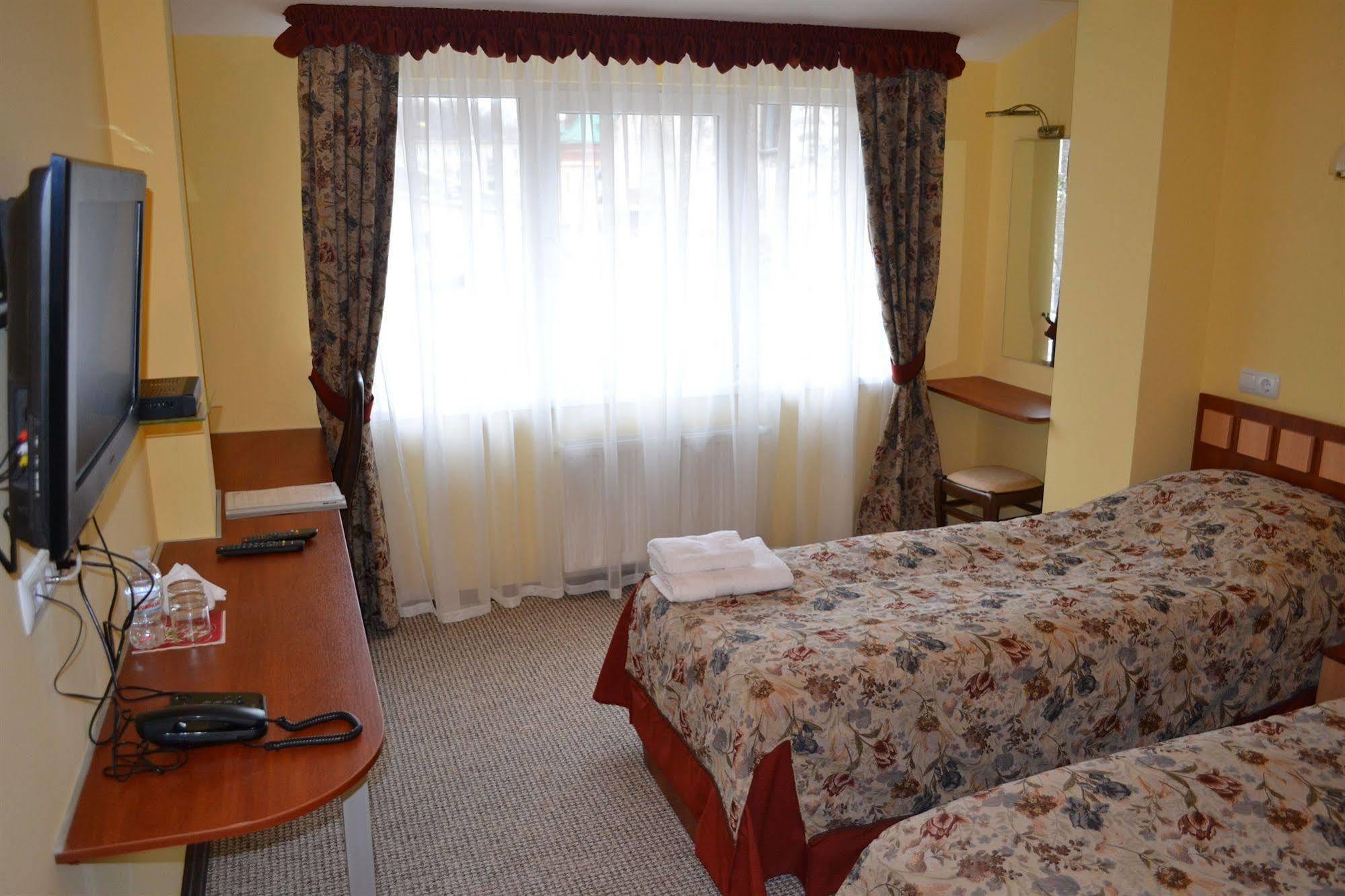 Hotel Leotel Lemberg Zimmer foto
